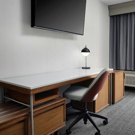 Courtyard By Marriott Stockton Hotel Buitenkant foto