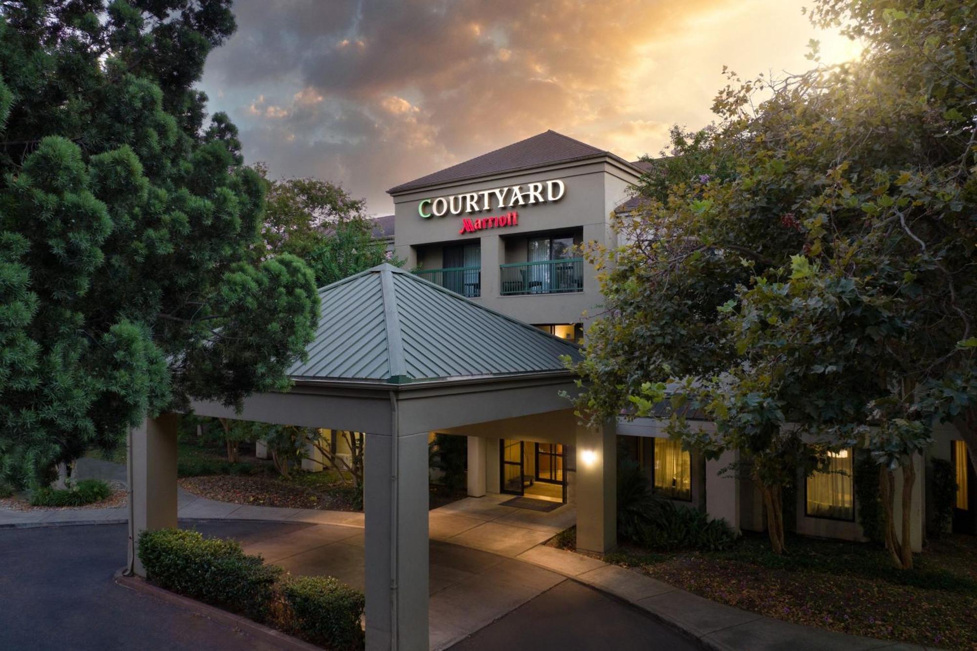 Courtyard By Marriott Stockton Hotel Buitenkant foto