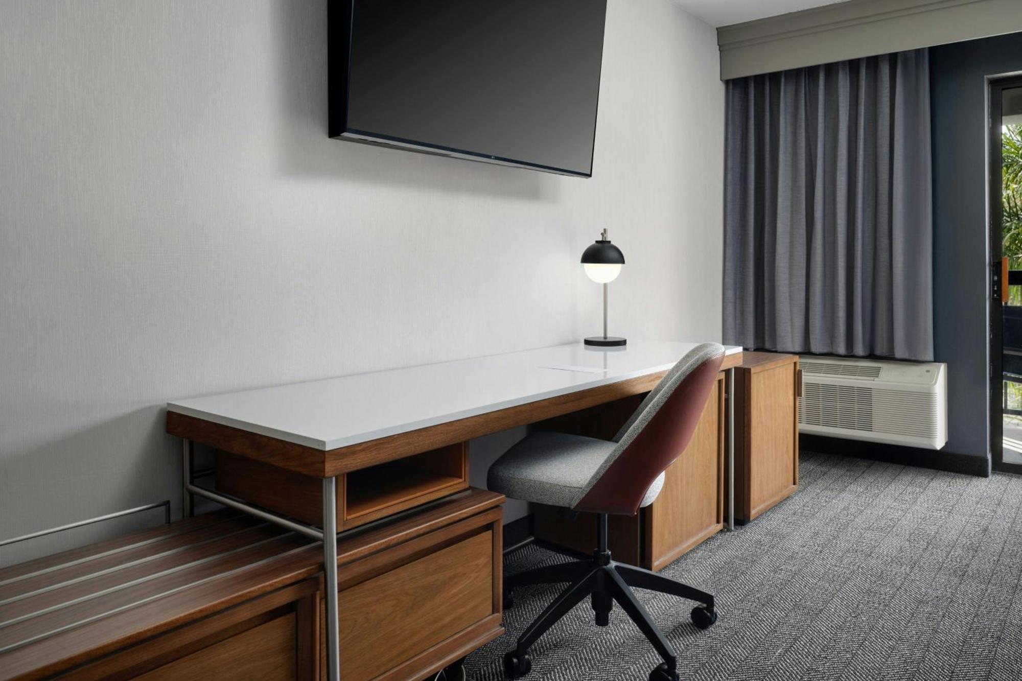 Courtyard By Marriott Stockton Hotel Buitenkant foto