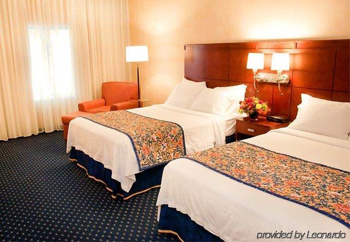 Courtyard By Marriott Stockton Hotel Kamer foto