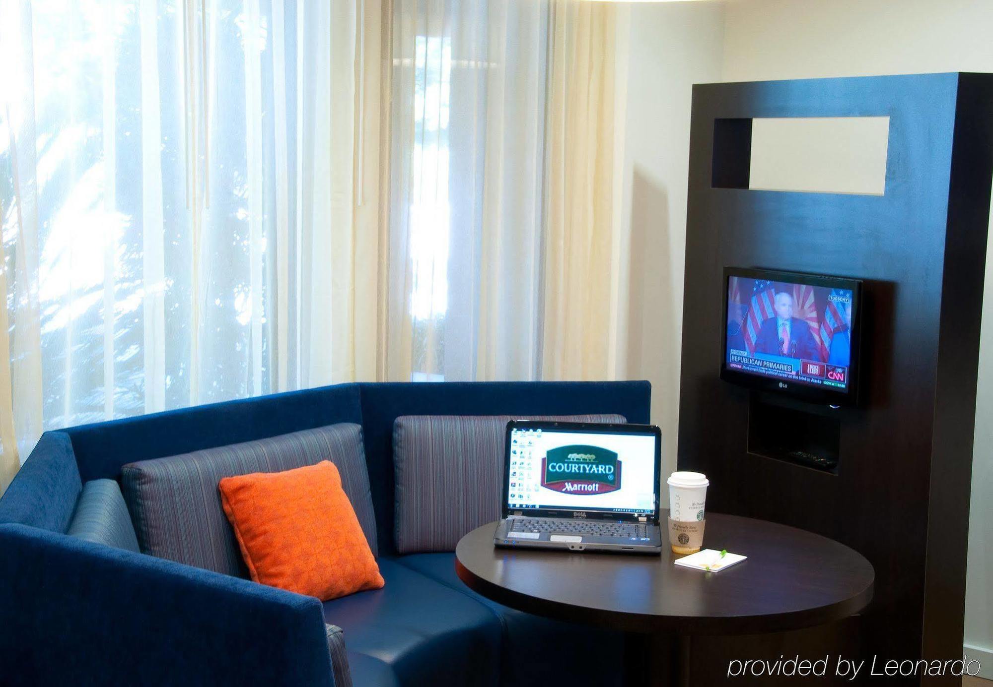 Courtyard By Marriott Stockton Hotel Buitenkant foto